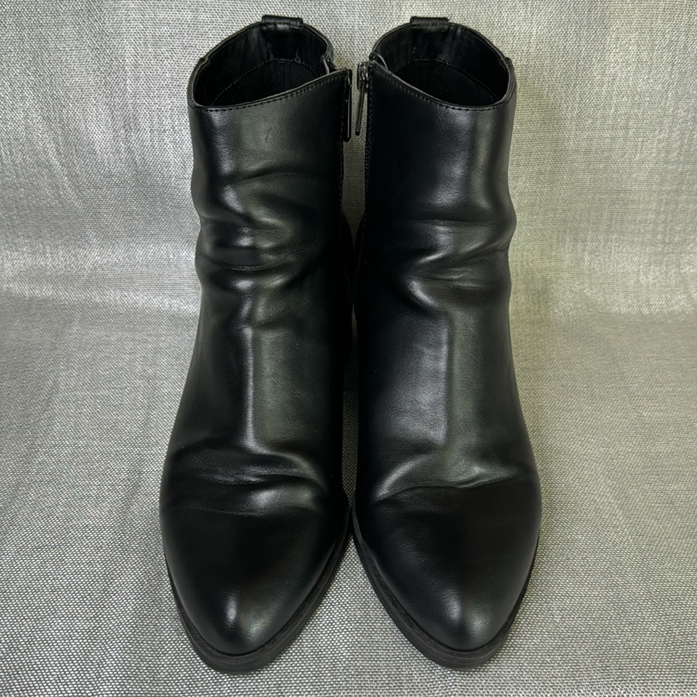 JAIMEE, BLACK MID BOOTS SIZE 81/2 USED IN VERY GOOD CONDITION.